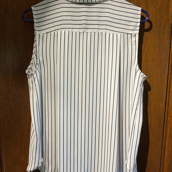 Worthington Sleeveless Blouse🔶 - Picture 3 of 4